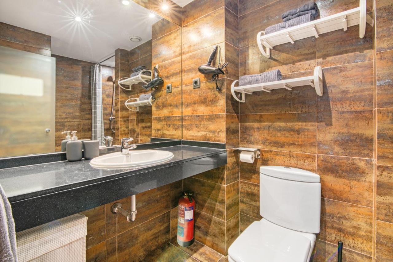 Cozy Penthouse, 20 Min To Downtown, Alcala Norte มาดริด ภายนอก รูปภาพ